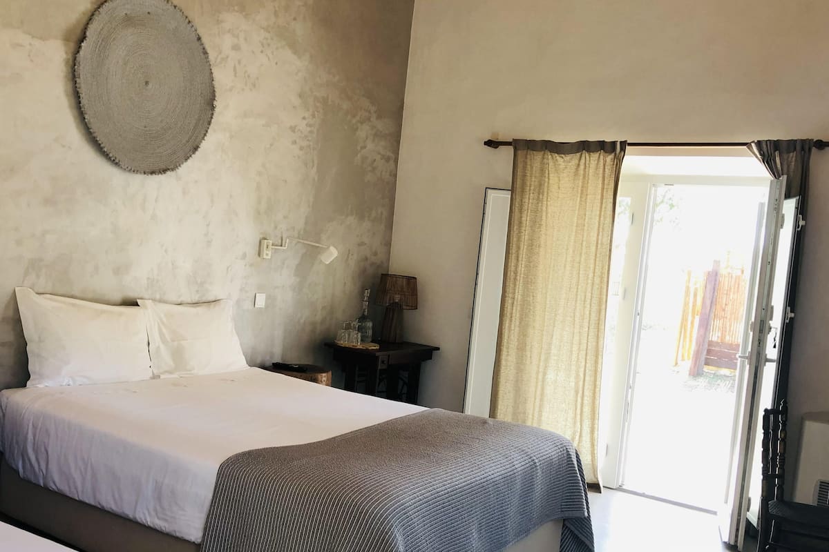 Habitación superior | Ropa de cama de alta calidad, edredones de plumas, wifi gratis