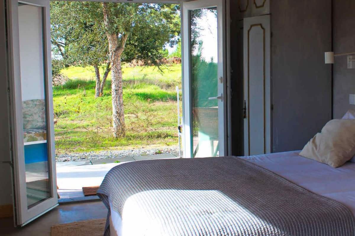 Habitación Premium doble, vistas a la piscina (9) | Ropa de cama de alta calidad, edredones de plumas, wifi gratis