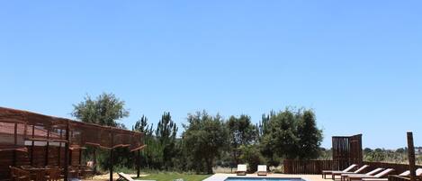 Seasonal outdoor pool, free pool cabanas