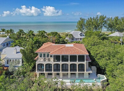 New Bayfront Luxury Home with Private Pool, Spa & Panoramic Views
