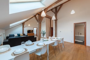 Apartment (Jasmine) | In-room dining