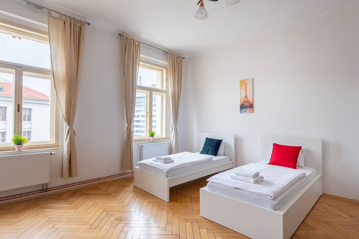 Apartment (Orchid)