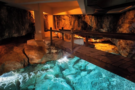 2 outdoor pools, open 7:00 AM to 9:00 PM, sun loungers