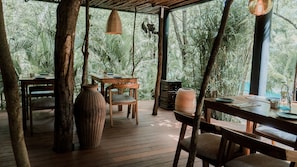 2 restaurantes, café da manhã, culinária internacional
