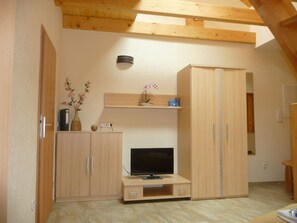 Studio, privébadkamer, uitzicht op tuin | Interieur