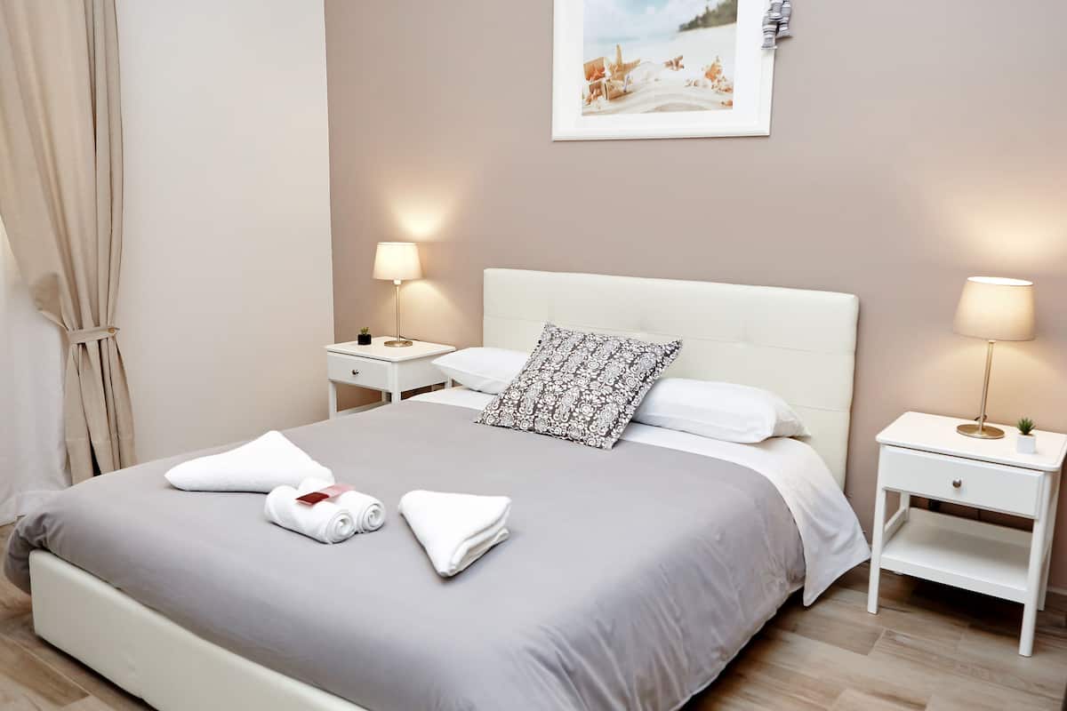 1 Schlafzimmer, hochwertige Bettwaren, Daunenbettdecken