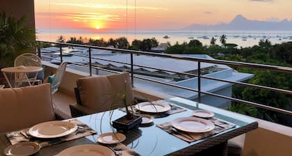 Luxury Appartement Manuia Tahiti - vue Moorea, Wifi/ Netflix/piscine/ gym