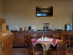 Free daily buffet breakfast  - Gasthof & Pension Zur Friedenseiche (Lohsa)