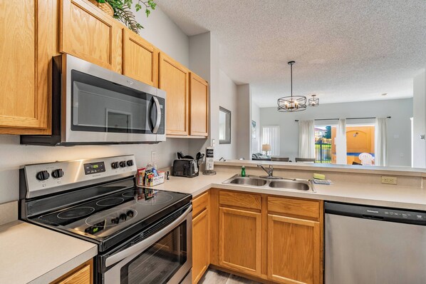 Fridge, microwave, stovetop, dishwasher