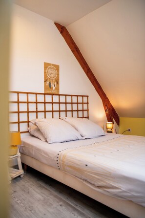5 bedrooms, iron/ironing board, travel cot, free WiFi