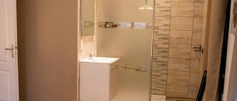 5 bedrooms, iron/ironing board, travel cot, free WiFi