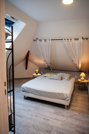 5 bedrooms, iron/ironing board, travel cot, free WiFi