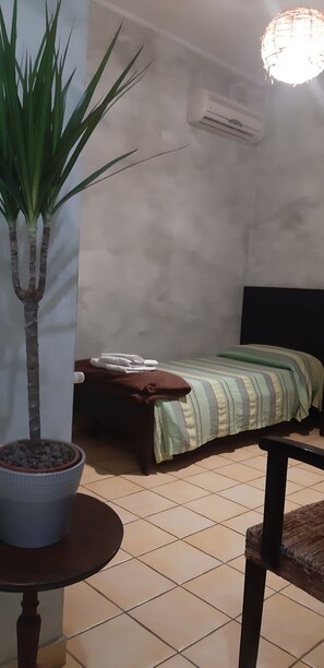 Single Room, Balcony (Verde) | Desk, soundproofing, free cribs/infant beds, free WiFi - Le Antiche Colonne (Cinquefrondi)