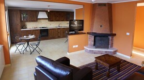 Apartment, 1 Schlafzimmer, Balkon | Wohnzimmer