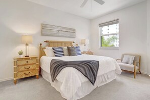 3 bedrooms, WiFi, bed sheets - RELAX, UNWIND, AND ENJOY. (Naples)