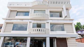 Business Single Room | Front of property