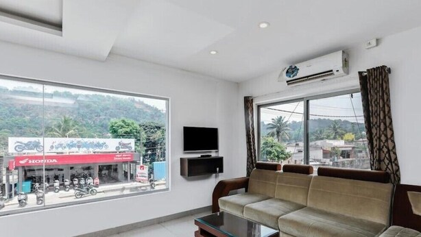 Business Single Room | In-room business center - White palace (Virajpet)