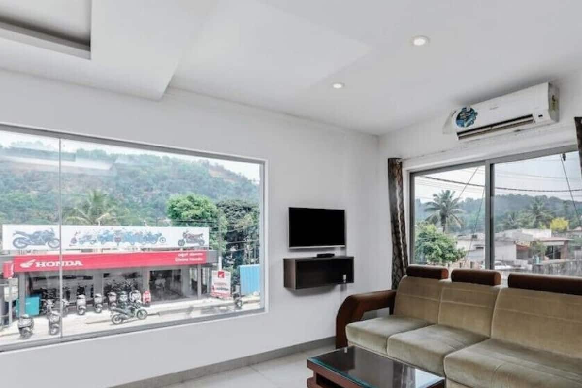 Business Single Room | In-room business center