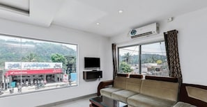 Business Single Room | In-room business center - White palace (Virajpet)