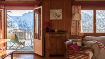 TV, fireplace, table tennis, stereo