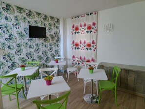 Tägliches inbegriffenes einheimisches Frühstück