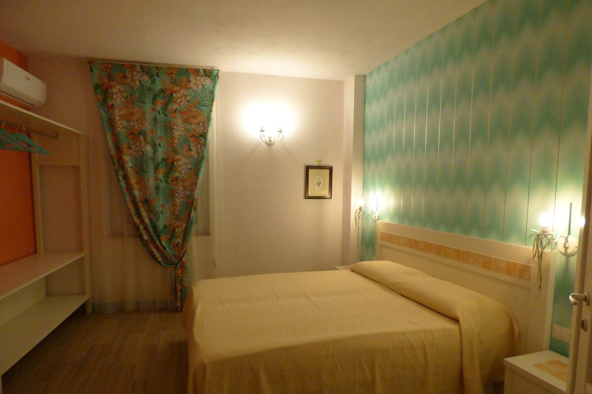 Habitación clásica con 1 cama matrimonial o 2 individuales | Sábanas italianas Frette, ropa de cama de alta calidad y edredón