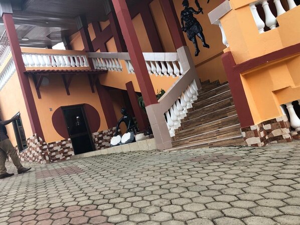 Property entrance - NAATOA HOTEL (Agona Swedru)