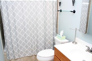 Townhome, 2 Bedrooms | Bathroom | Hair dryer, towels - Victorian Gables G By Peak Property Management (Breckenridge)