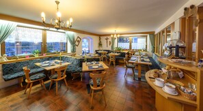 Frokostbuffé hver dag (EUR 10 per person)