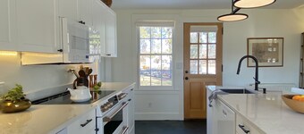 Hill Ross Guest Suite on Historic Homestead