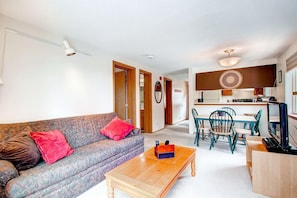 Condo, 2 habitaciones | Sala de estar