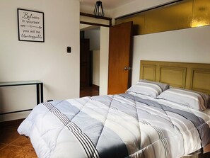 2 bedrooms, iron/ironing board, WiFi