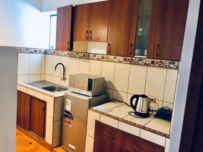 Microwave, dishwasher, coffee/tea maker, cookware/dishes/utensils