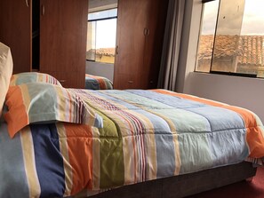 2 bedrooms, iron/ironing board, WiFi