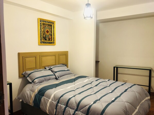 2 bedrooms, iron/ironing board, WiFi