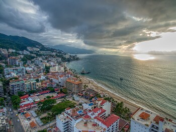 Beach nearby, beach towels at Casa Nicole Boutique Hotel