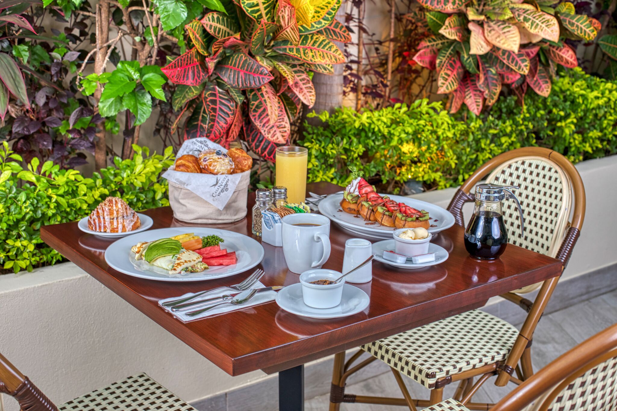 daily cooked-to-order breakfast for a fee