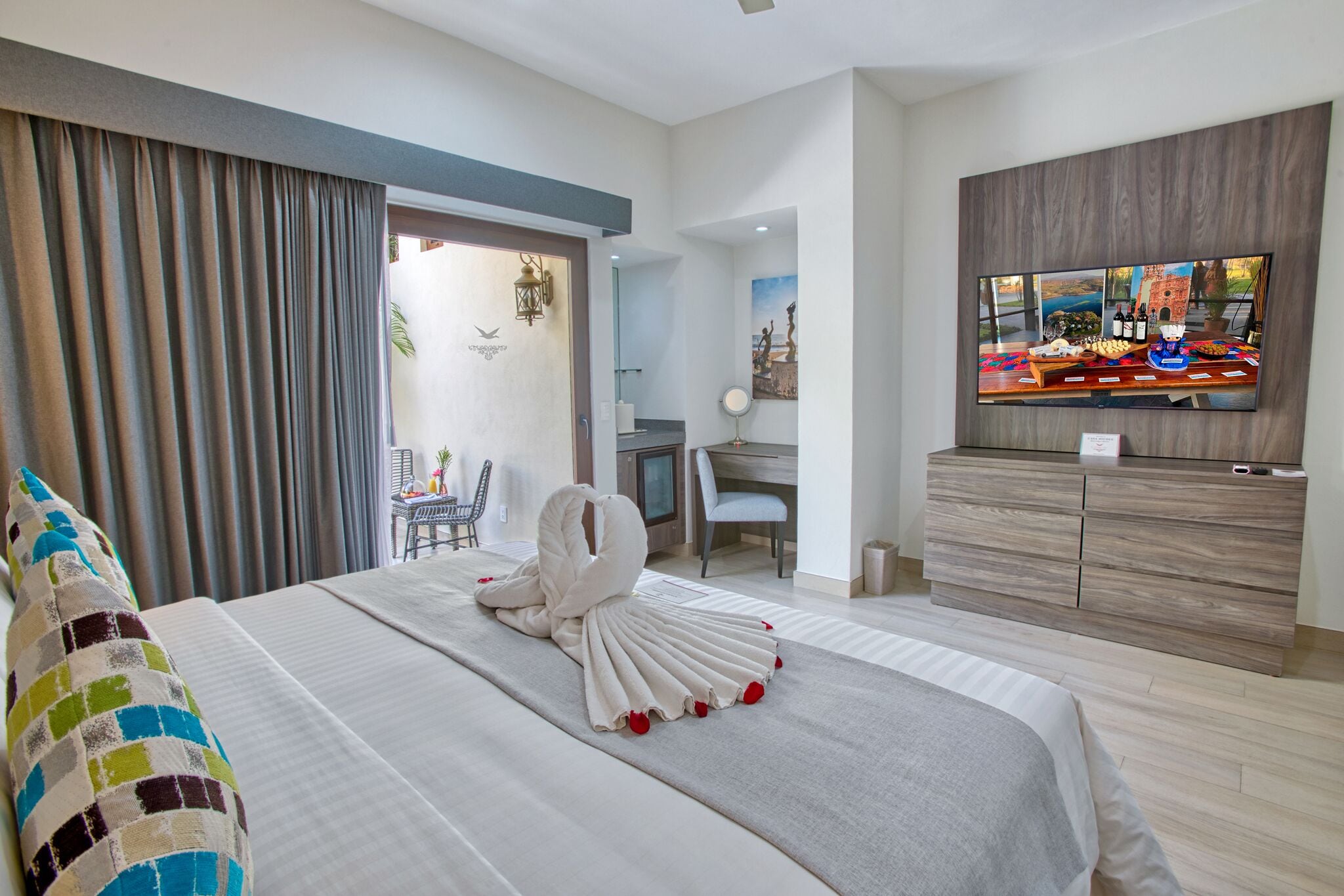 superior double room, ensuite, garden view (jardín con terraza) | 1 bedroom, premium bedding, down duvets, select comfort beds