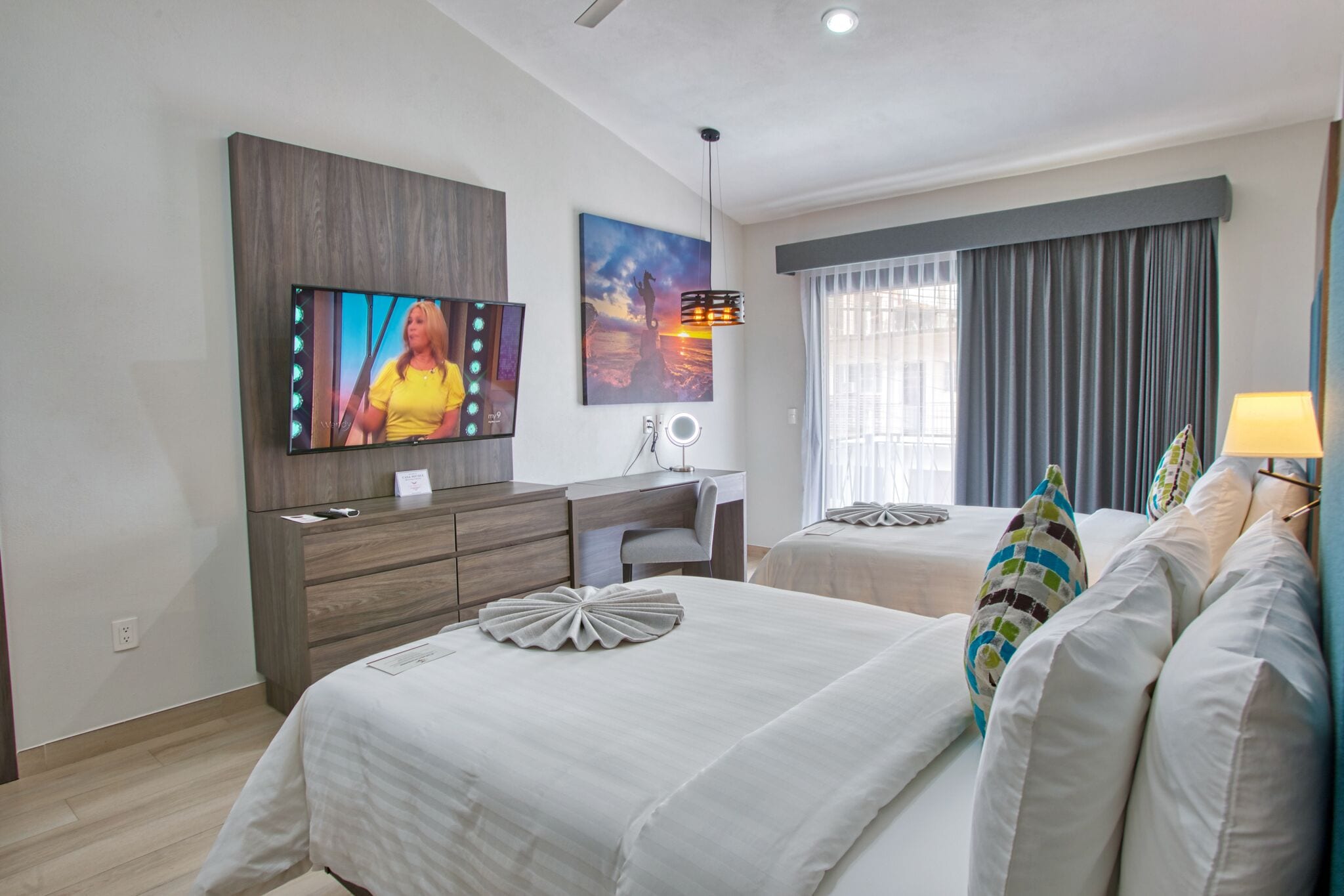 quadruple room, private bathroom, city view (habitación de lujo ) | 1 bedroom, premium bedding, down duvets, select comfort beds