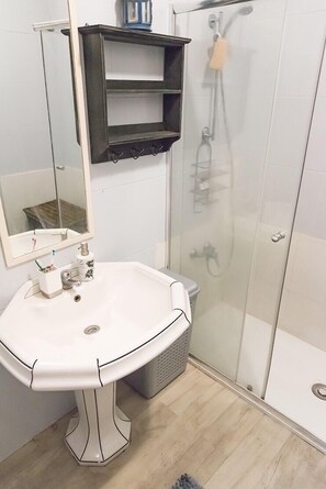 Bathroom - Room at  City Center Sevilla (Sevilla)