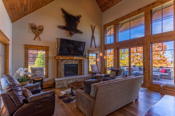 Televisio, takka, pöytäjalkapallopöytä