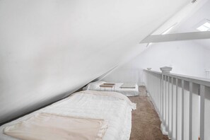 3 bedrooms, desk, iron/ironing board, WiFi - North Fork Farmhouse | Open Living | Near Vineyards | Sleeps 8 (mattituck)