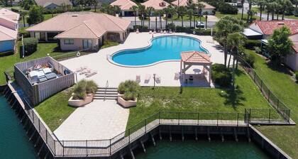 2 Bed, 2 Bath, Ocean View, Poolside - Sea Place 13137