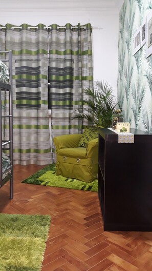 Twin Room, Shared Bathroom (Verde) | Individually decorated, individually furnished, laptop workspace - Ameli Rooms (Lisbon)