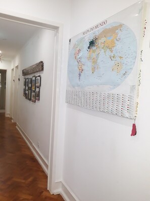 Interior entrance - Ameli Rooms (Lisbon)
