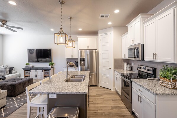 Townhome, Multiple Beds (Poolside Oasis) | Private kitchen