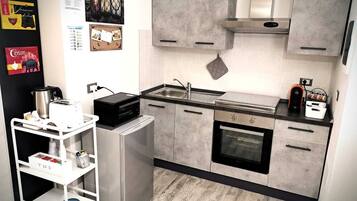 32-inch Smart TV with digital channels, TV, Netflix