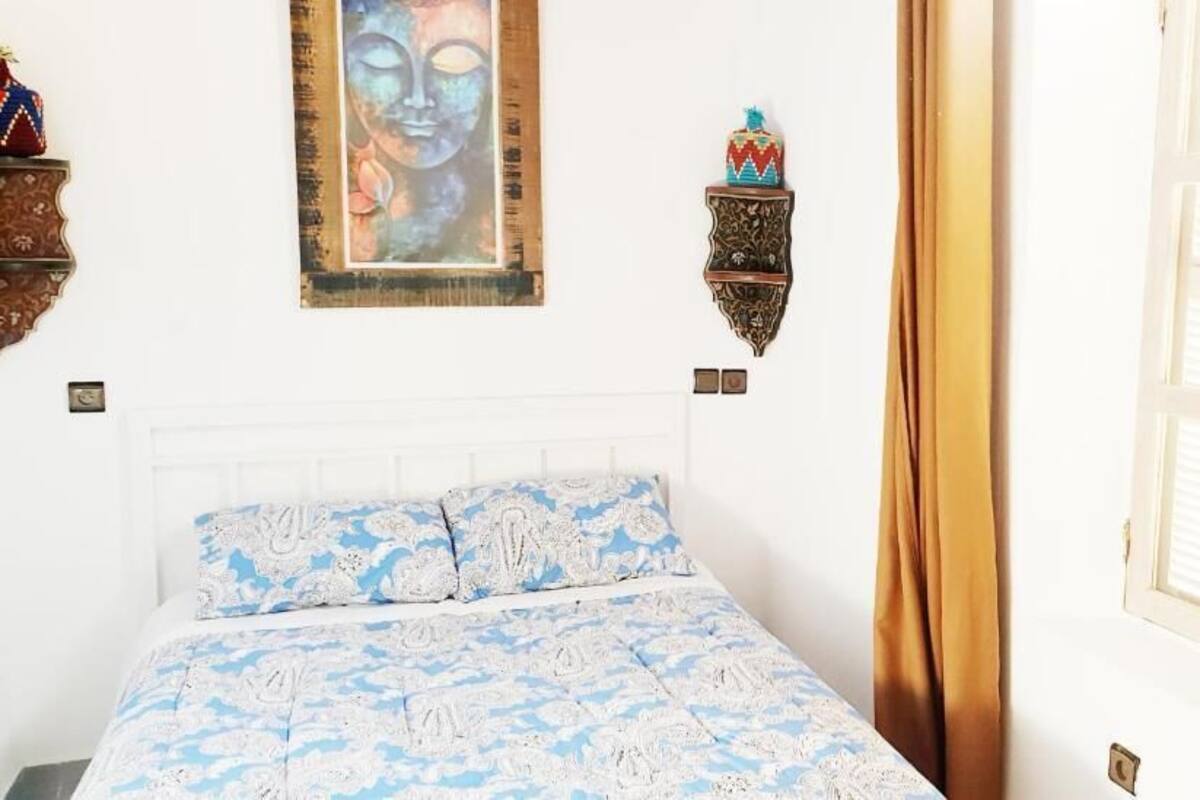 Blackout curtains, free WiFi, bed sheets