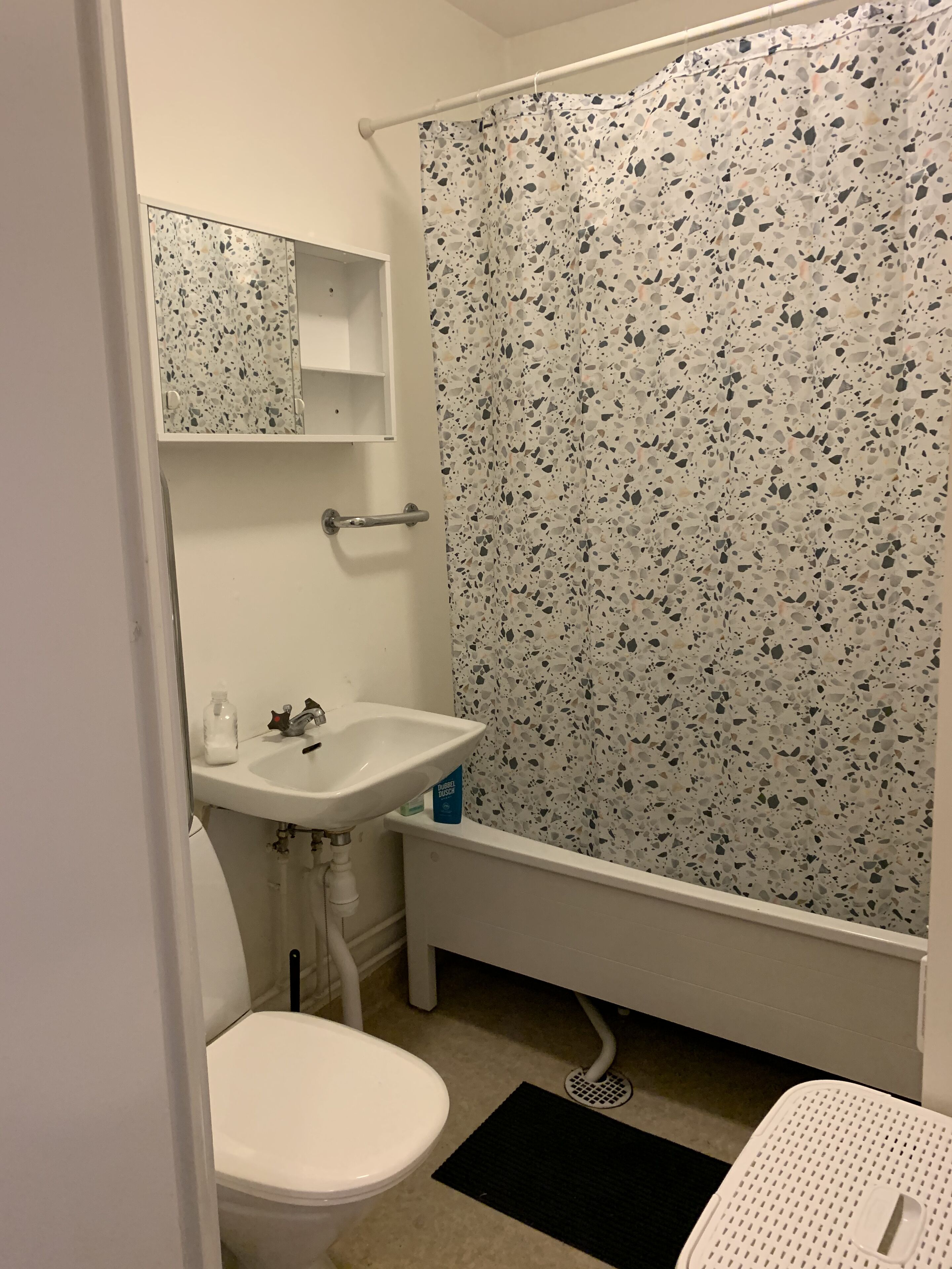 Shampoo, toilet paper