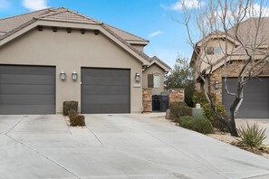 Exterior - Perfect for Kids | Sleeps 12 | Coral Ridge Getaway (Washington)